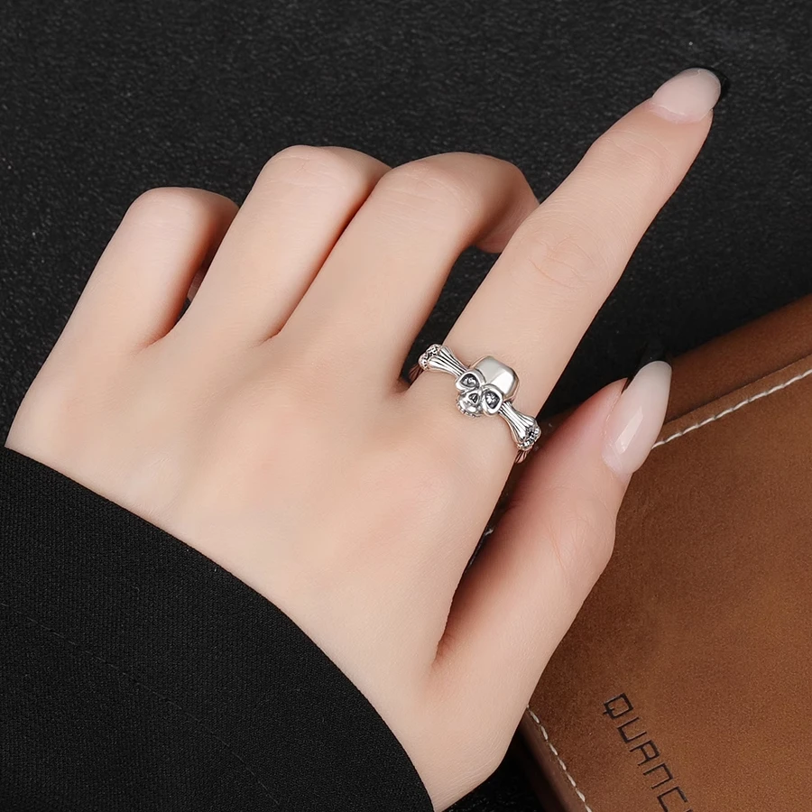 Cincin tengkorak keren trendi perak sterling 925 cincin terbuka angin Gotik gelap kepribadian pria dan wanita desain bunga Spesial