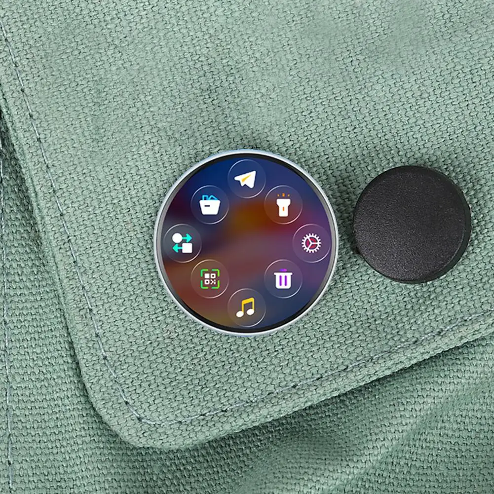 Display e-badge anime di fascia alta Touch Screen LED Smart Bluetooth Riproduzione video acustico Regalo dinamico per i fan dell'otaku Amici