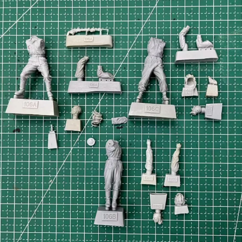 1/35 Scale Resin Figure Model Building Kits Historical Military Tank Crew 3 Figures Unassembled Unpainted GK Hobbies 946A