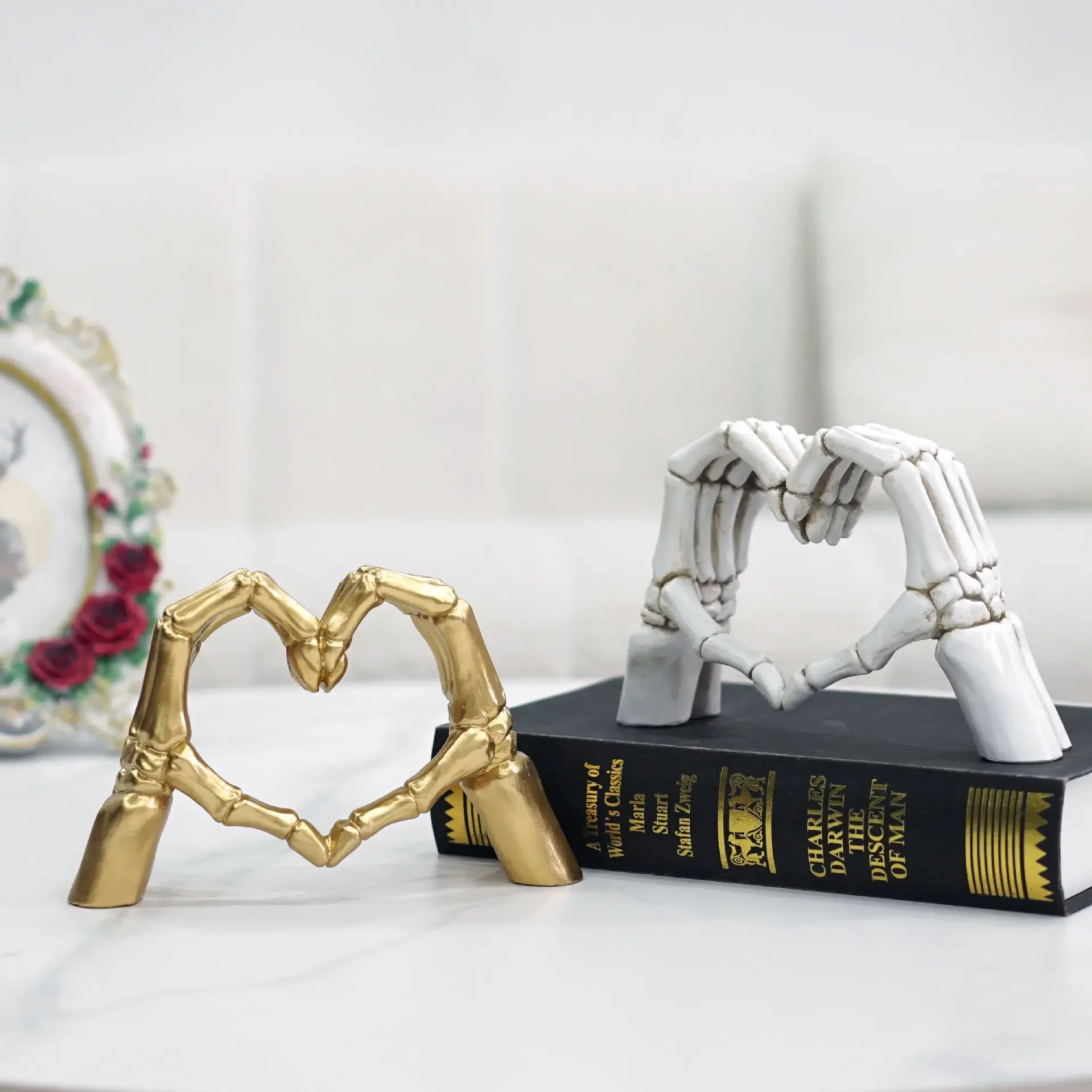 Holy Day Skull Love Gesture Ornament Home Desktop Halloween Decoration Creative Hand Bone Resin Crafts