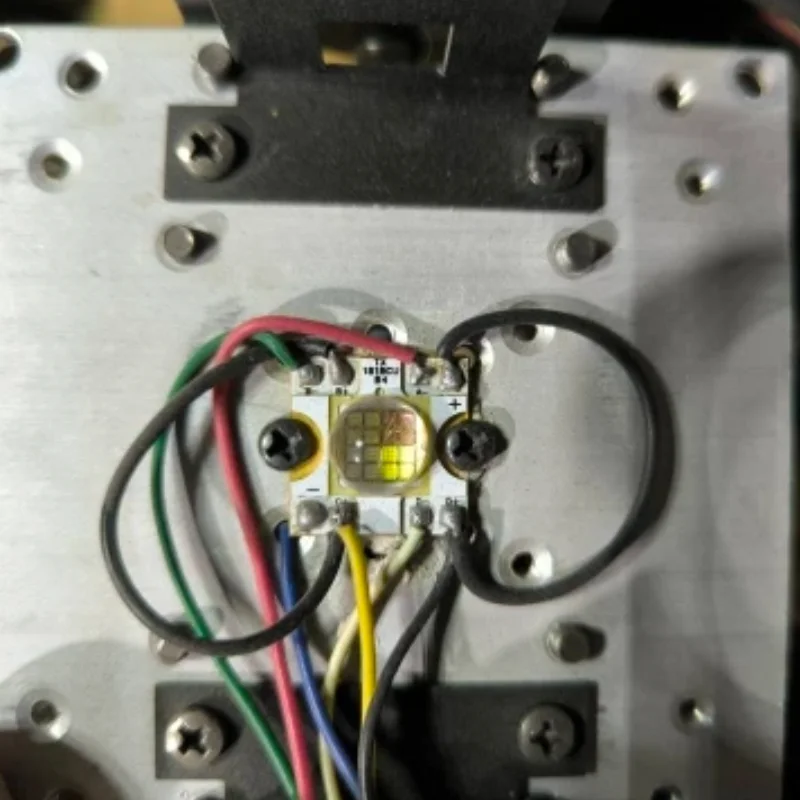 

TX-1818CU Светодиодные сценические светильники с подвижной головкой RGBW Запасные части Светодиодный чип лампы