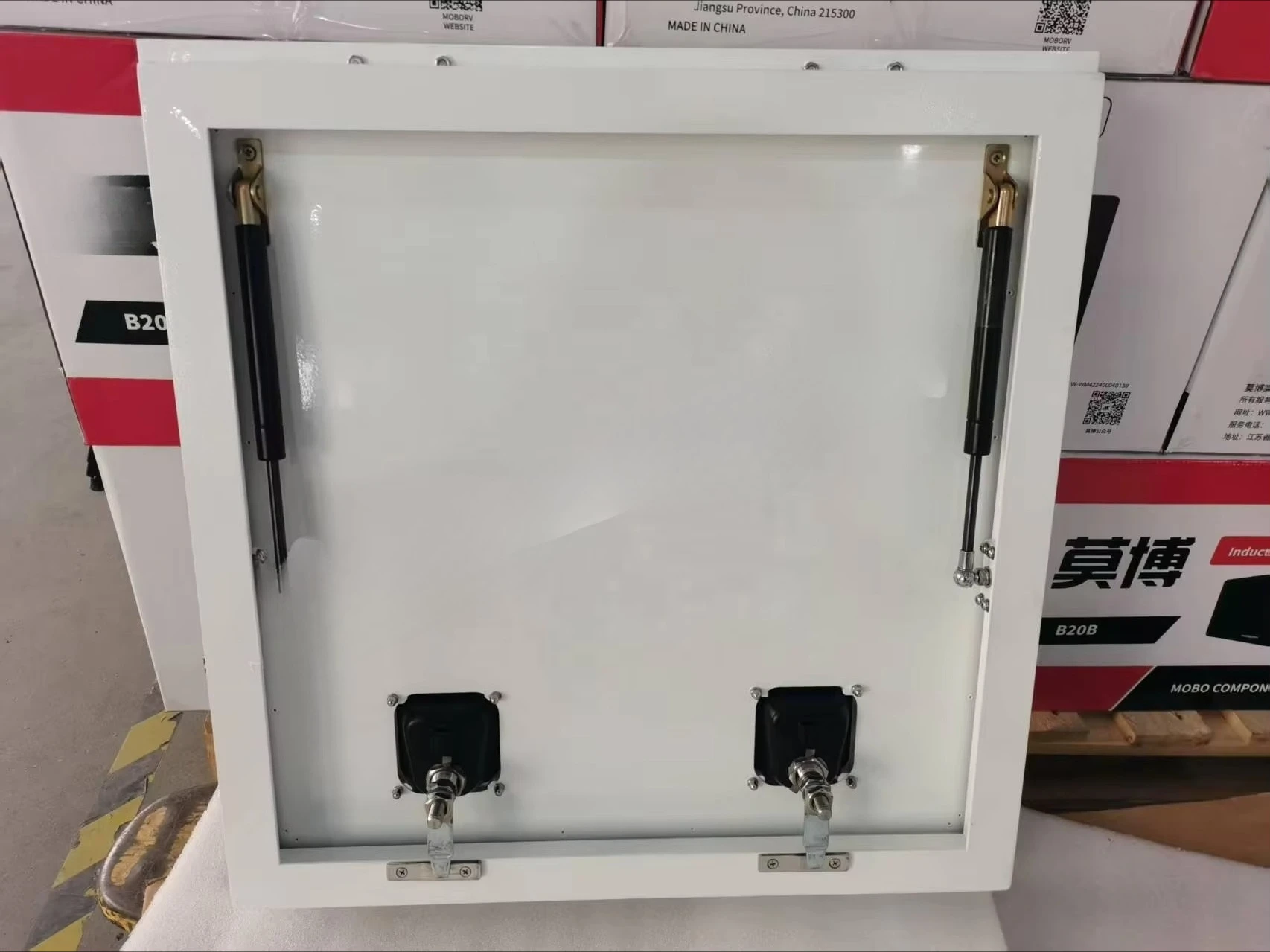 Heavy truck modified hatch is available, suitable for caravans, RVs, waterproof embedded installation