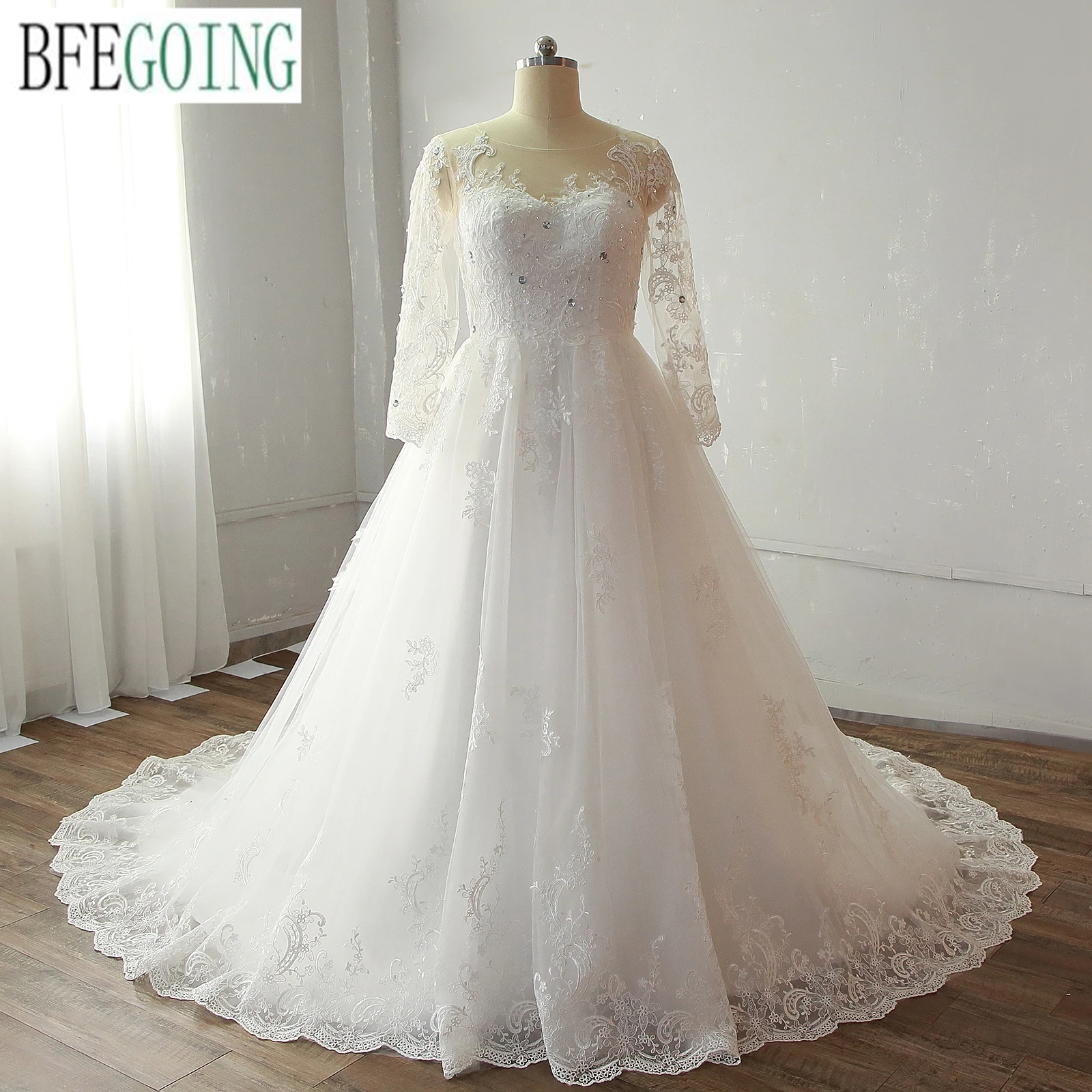 Lace Wedding Dresses Chapel Train Customized Long Sleeves A-Line Bridal Gowns Floor-Length Appliques Tulle