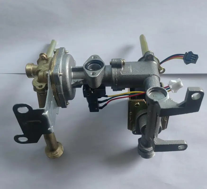 130 مللي متر ارتفاع 6-7L أجزاء سخان مياه يعمل بالغاز صمام تجميع المياه والغاز عمود قصير