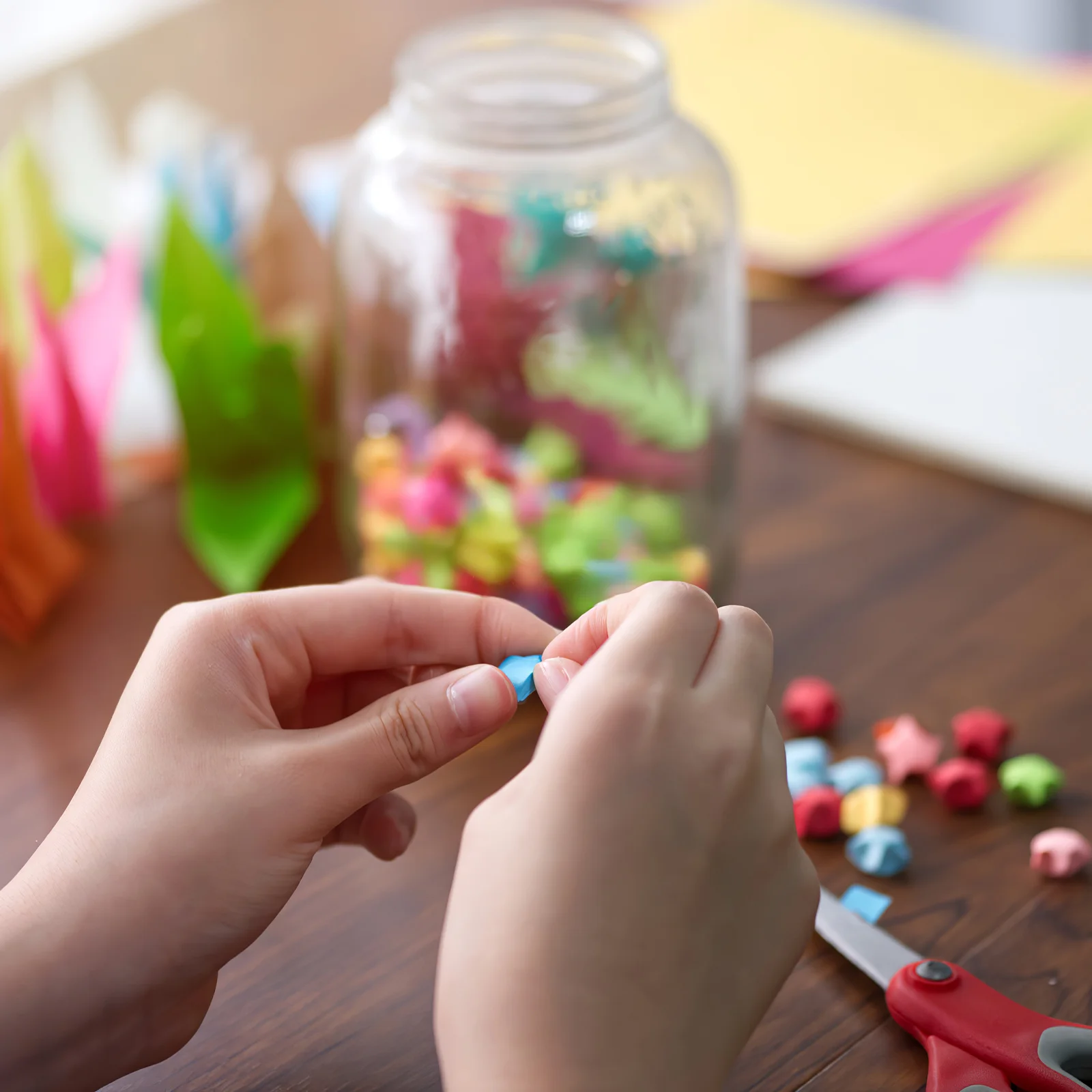 

1290Pcs Origami Paper Strips Glow in Dark Easy Fold DIY Craft Paper for Home Party Decor