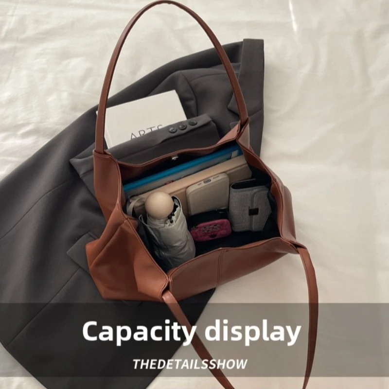 Weiche Leder-Tragetasche mit gerafftem Plissee-Design, Große Schultertasche für Arbeit, Täglichen Pendelverkehr und Freizeit für Frauen – Detail 14