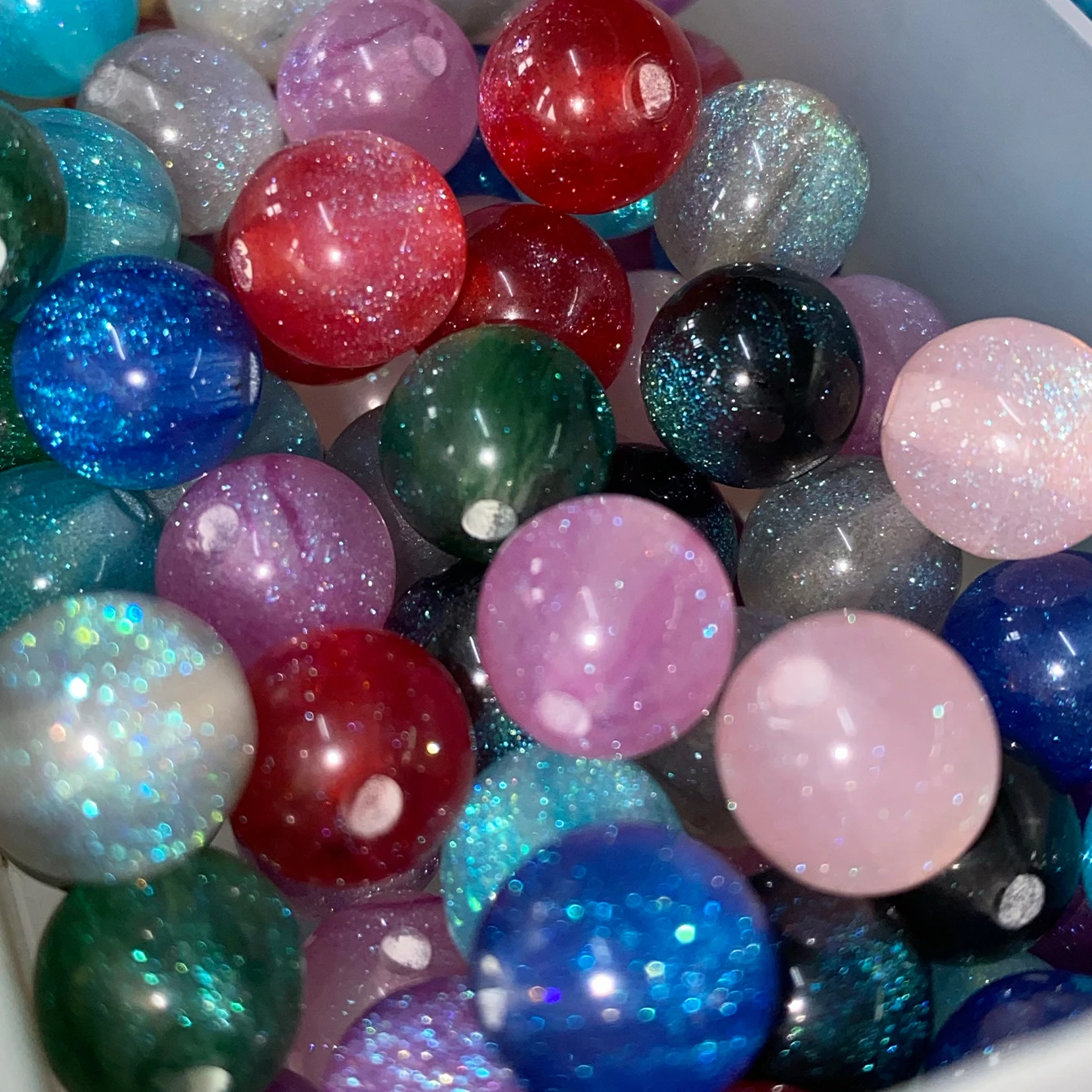 50Pcs 8/10/12mm Random Multicolor Resin Fine Glitter Beads Vitality Unique Acrylic Round Loose Beads Handmade DIY Jewelry Making