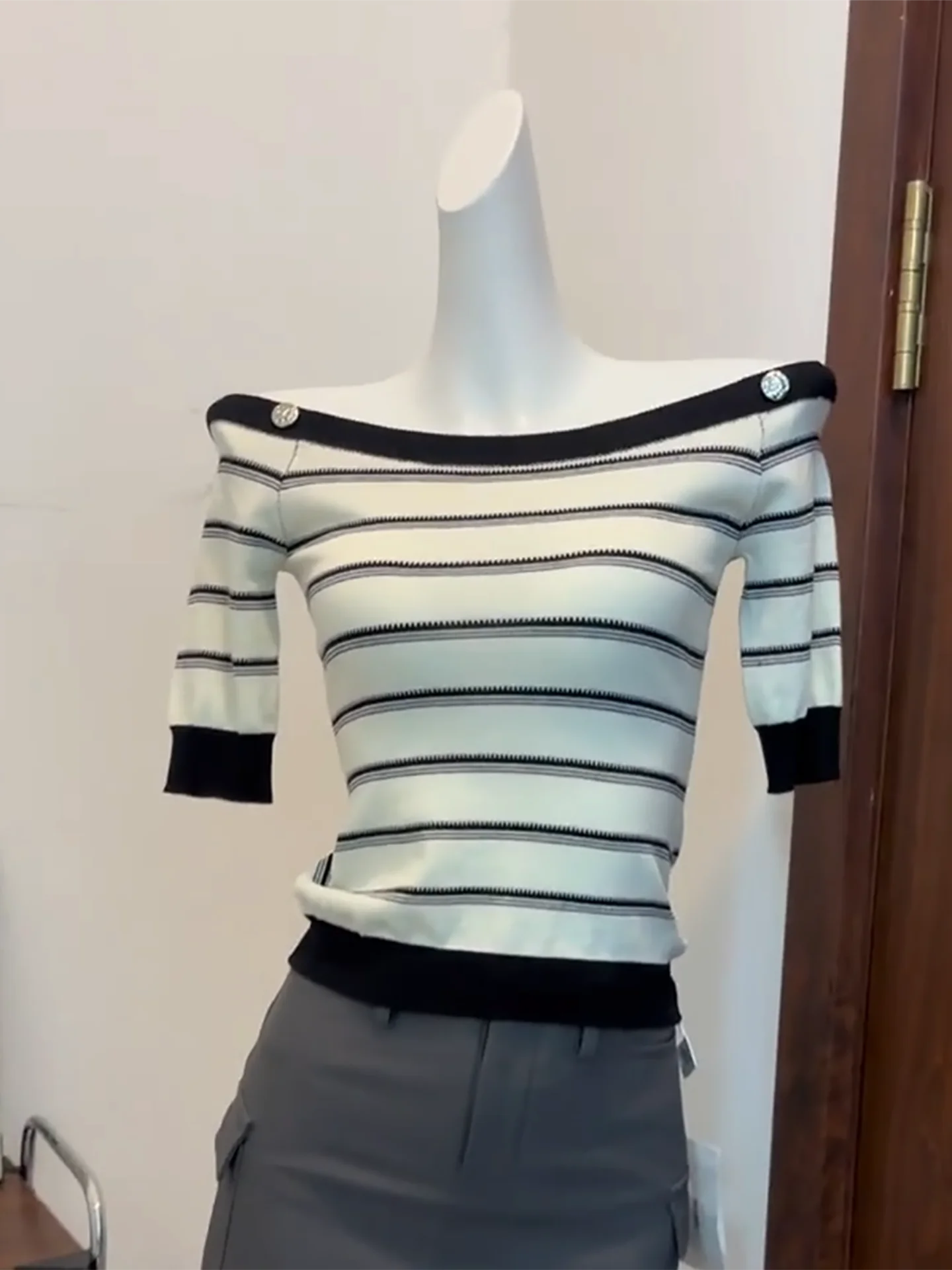 

Casual Style Striped Shoulder Bared T-Shirt Women's Summer Short Sleeve Slim Fit Soft Material Print Casual Fashion Top