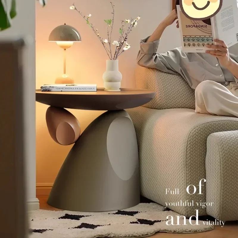 wind living room floor-to-ceiling ornaments light luxury high-end sofa next to a few home decorations