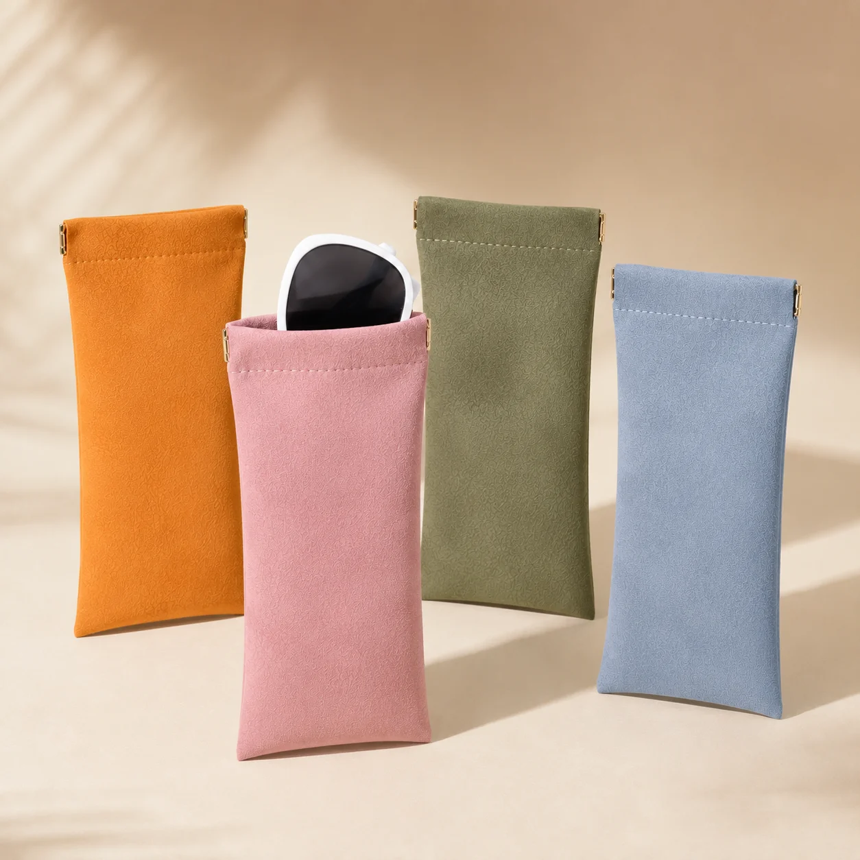 1Pc Magnetic Eyeglasses Pouch Soft Suede Texture Glasses Case Slim Portable Sunglasses Storage Bag for Reading Glasses Travel