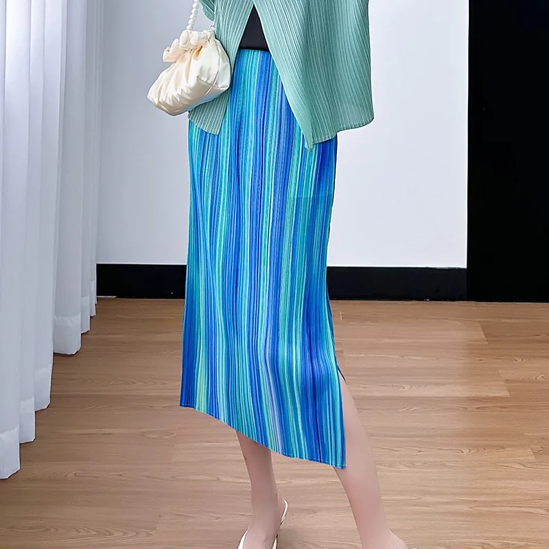 بدلة نسائية سترة بيبلوم ضيقة ورقيقة ومزاجية موضة كولوربلوكينج مطوي تنورة نصف الجسم قطعتين مياكي صيف جديد