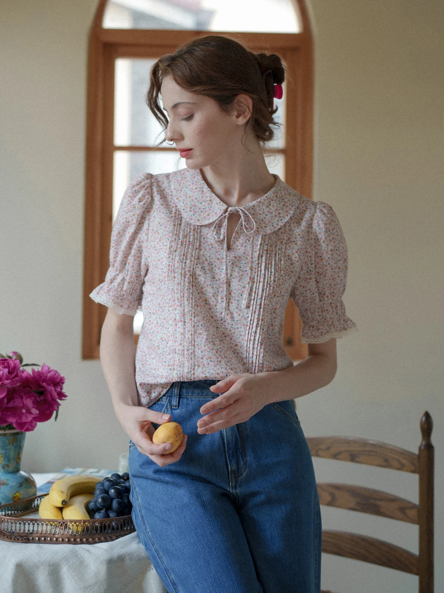 

Ретро цветочный принт irt MarchNoon French Sle Slim Fit ort Sve Accordion Плиссированный кукольный воротник с бантом и кружевной деталью Женские...