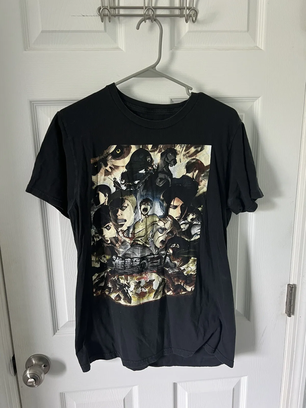 Camiseta promocional del programa de televisión Attack on Titan Temporada 2, camiseta negra de Anime para hombre, camiseta bonita mediana 2017, camiseta gráfica