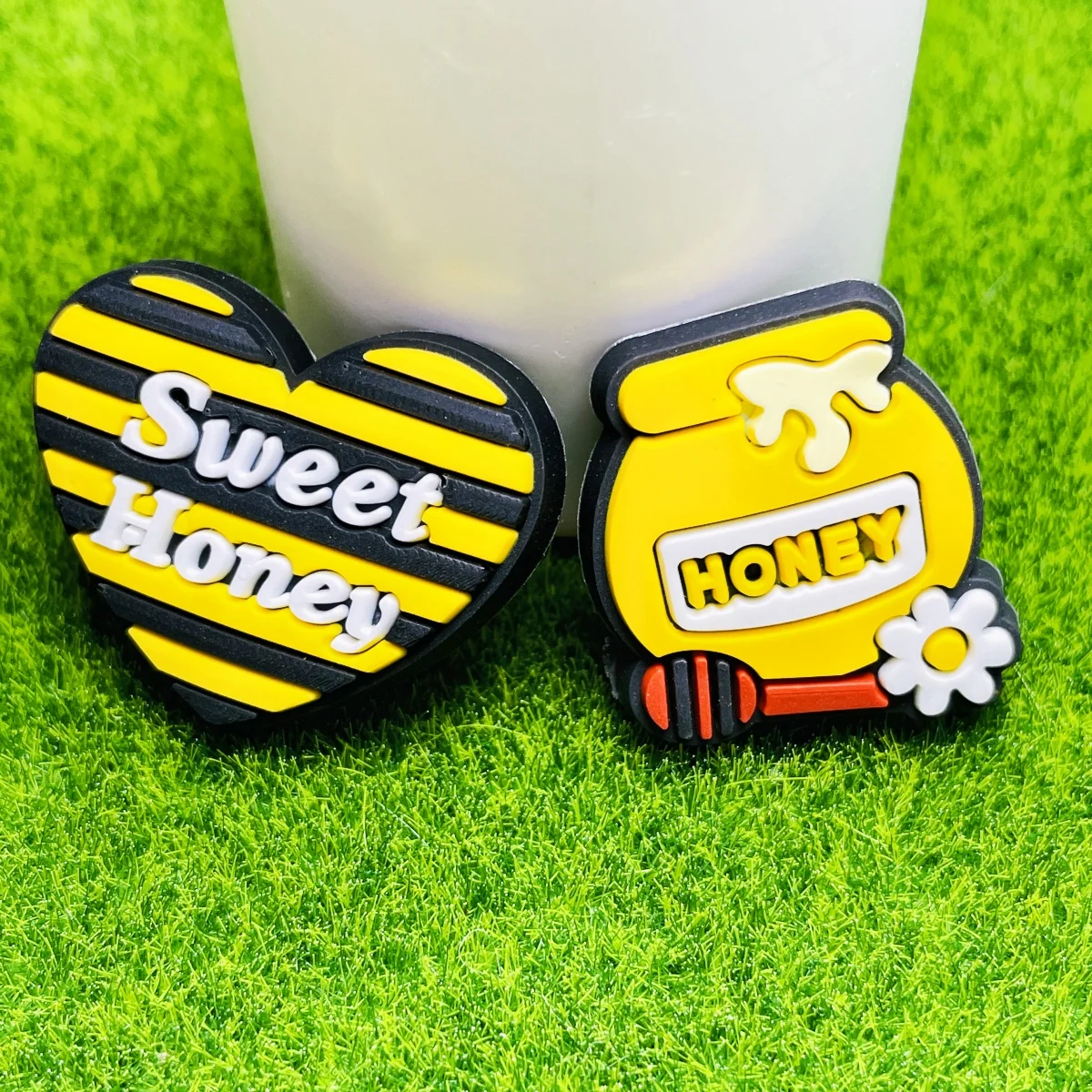 8pcs Bee Theme Shoe Decoration Charms, Bee Honey Hive Flower Honey Jar Shoe Charms for Party Favors Birthday Gifts