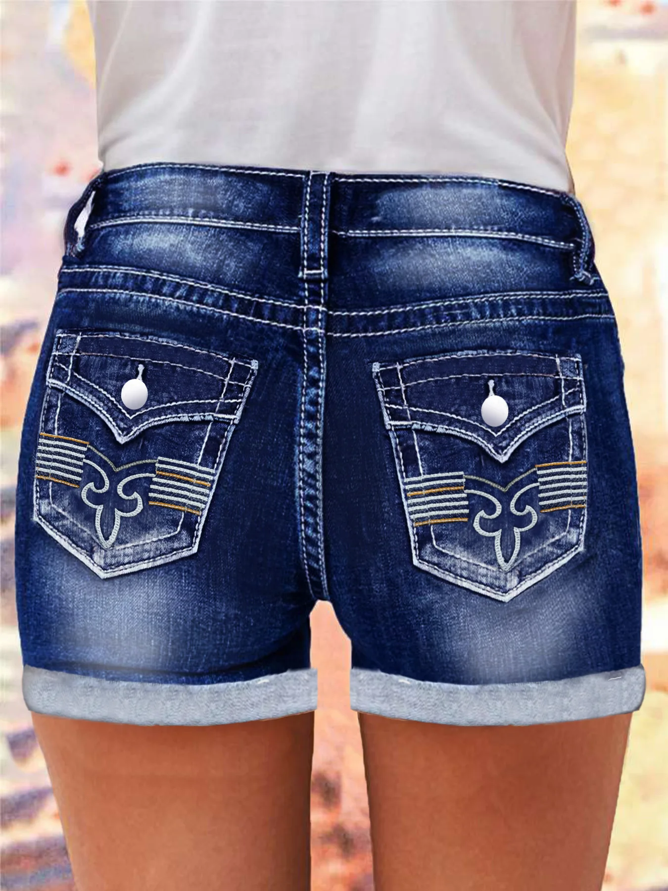 

Женские джинсовые шорты больших размеров с высокой талией, боковыми карманами с рисунком и эффектом потертости, чтобы удлинить ноги. Женские джинсы.