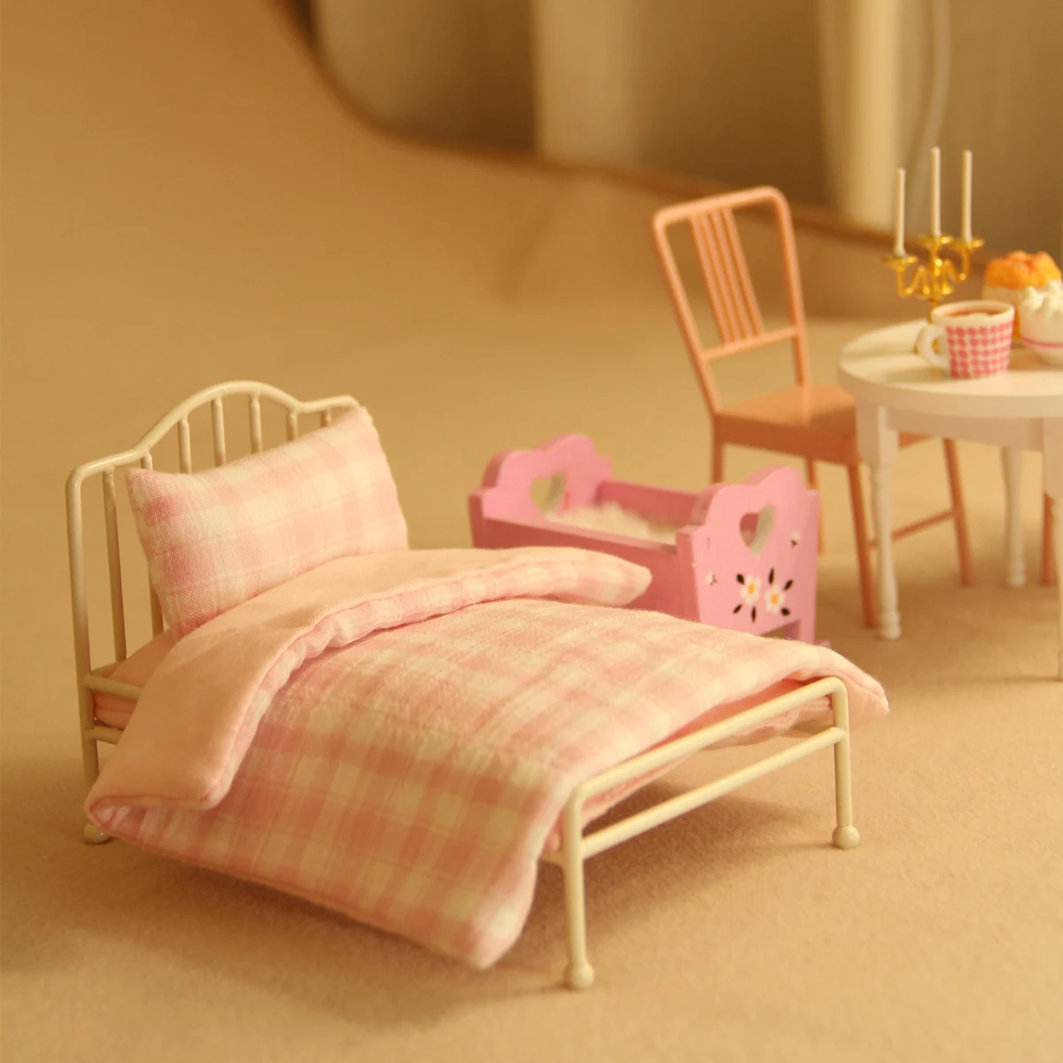 لعبة لعب التظاهر المصغرة 1:12 سرير حديدي مع طقم سرير مكون من 3 قطع مناسبة لتزيين أثاث بيت الدمى Bjd Ob11 #5