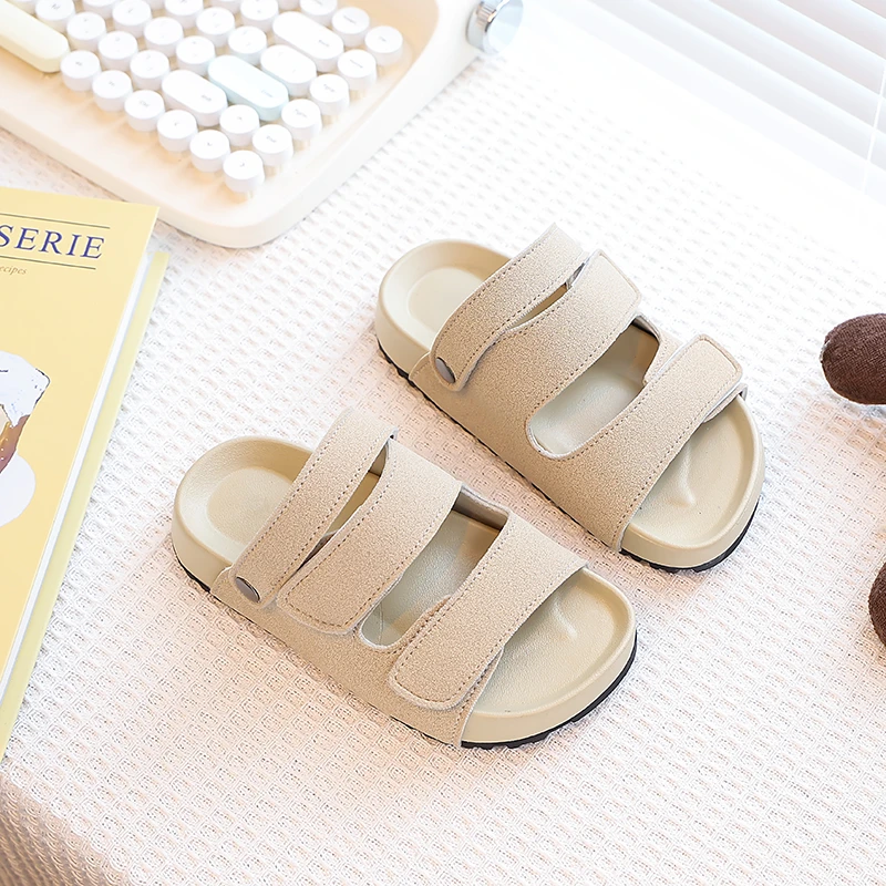 Mode meisjes sandalen 2025, zomer nieuwe kinderen matte teen antislip jongens slijtvaste strandschoenen veelzijdige duurzame sandalen