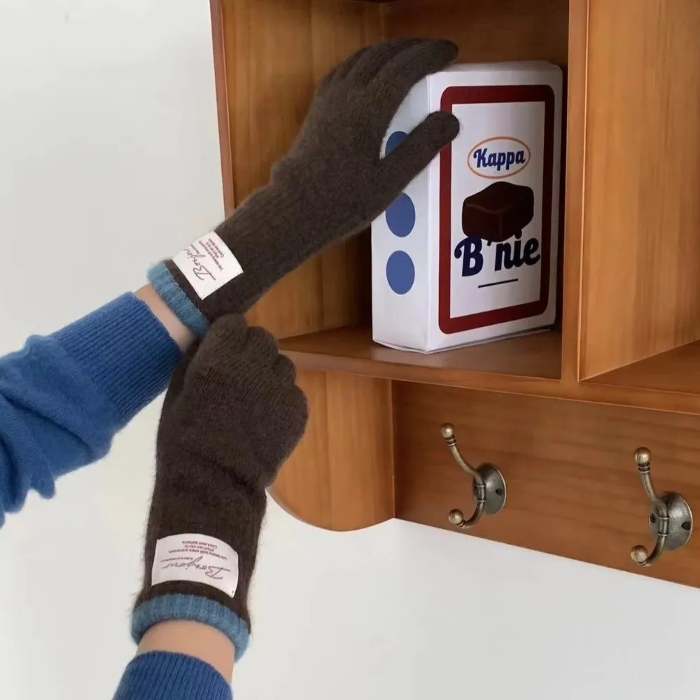 قفازات جديدة طويلة تعمل باللمس بلون سادة قفازات محبوكة سميكة للحماية من البرد قفازات أصابع عارية دافئة للنساء