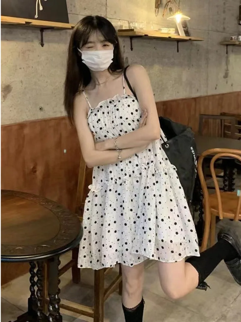 

Hanging strap dress 2024 new summer small floral Korean version loose super immortal fresh and sweet slimming small skirt ZZ9I