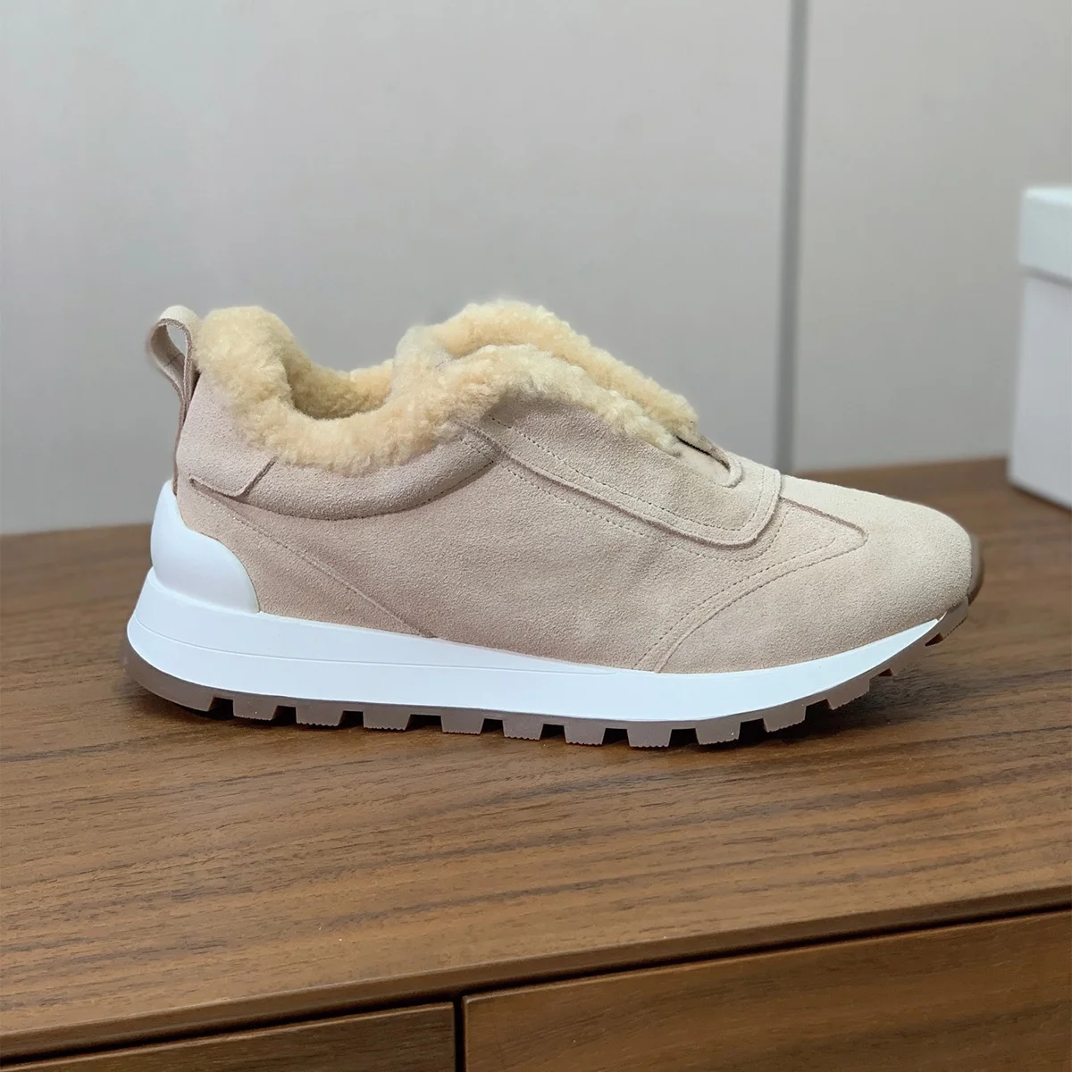2026 High Quality Autumn women shoes casual slip on fleece sneakers comfortable daily walking footwear ch25100506
