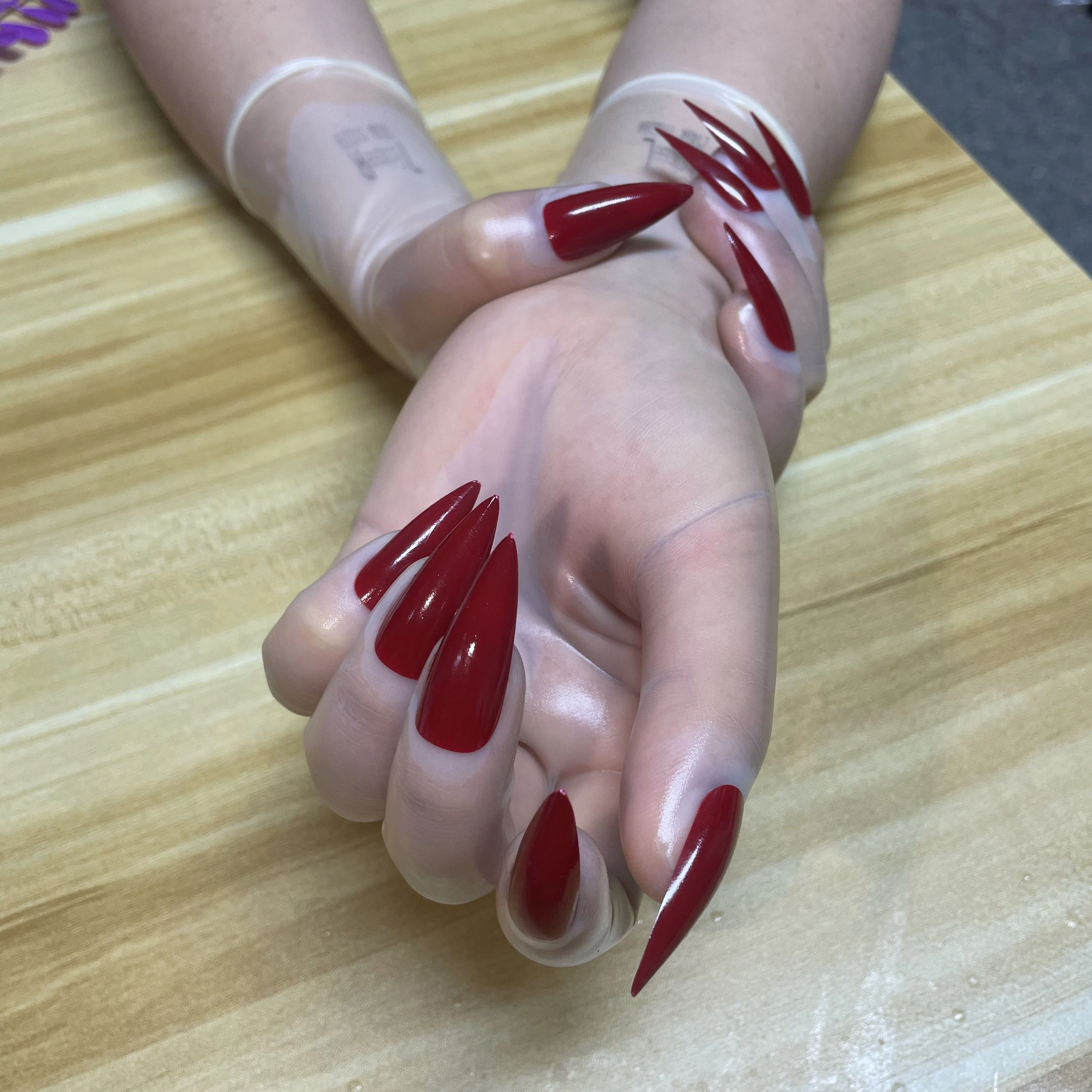 Kigurumi Malaysia Latexmaterial Zentai 1 Paar mittellange transparente Latexhandschuhe mit Nägeln Kostüm für Männer und Frauen