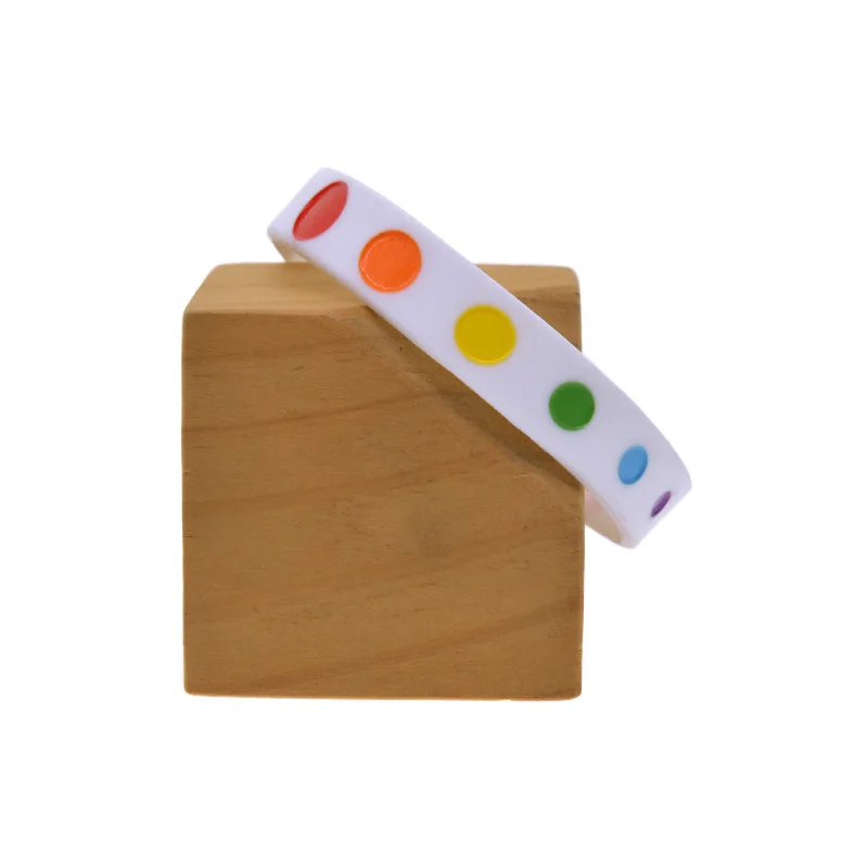 50 Stück Pride-Silikonarmbänder, 1/2 Zoll breit, mehrfarbiges Punktlogo, modischer Armreif, 2 Farben – Detail 8