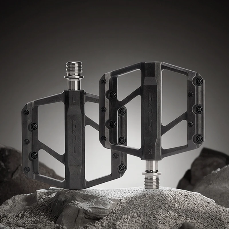 

1 Pair Carbon Fiber Pedal 3 Bearings Titanium Shaft Bike Flat Pedal Bicycle Racing Pedal for Outdoor Travel Cycling Accessories