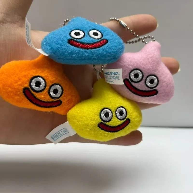 Cartoon Dragon Quest Plüsch-Anhänger Schlüsselanhänger Weicher Mini-Plüsch-Spielzeug Rucksack-Ornament Auto-Schlüsselanhänger Bestes Feiertagsgeschenk für Freunde