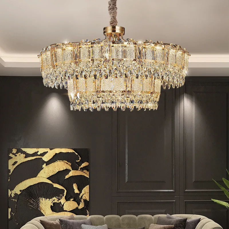 

The living room of the lantern castle is modern, simple and luxurious, and the dining room bedroom is crystal chandelier