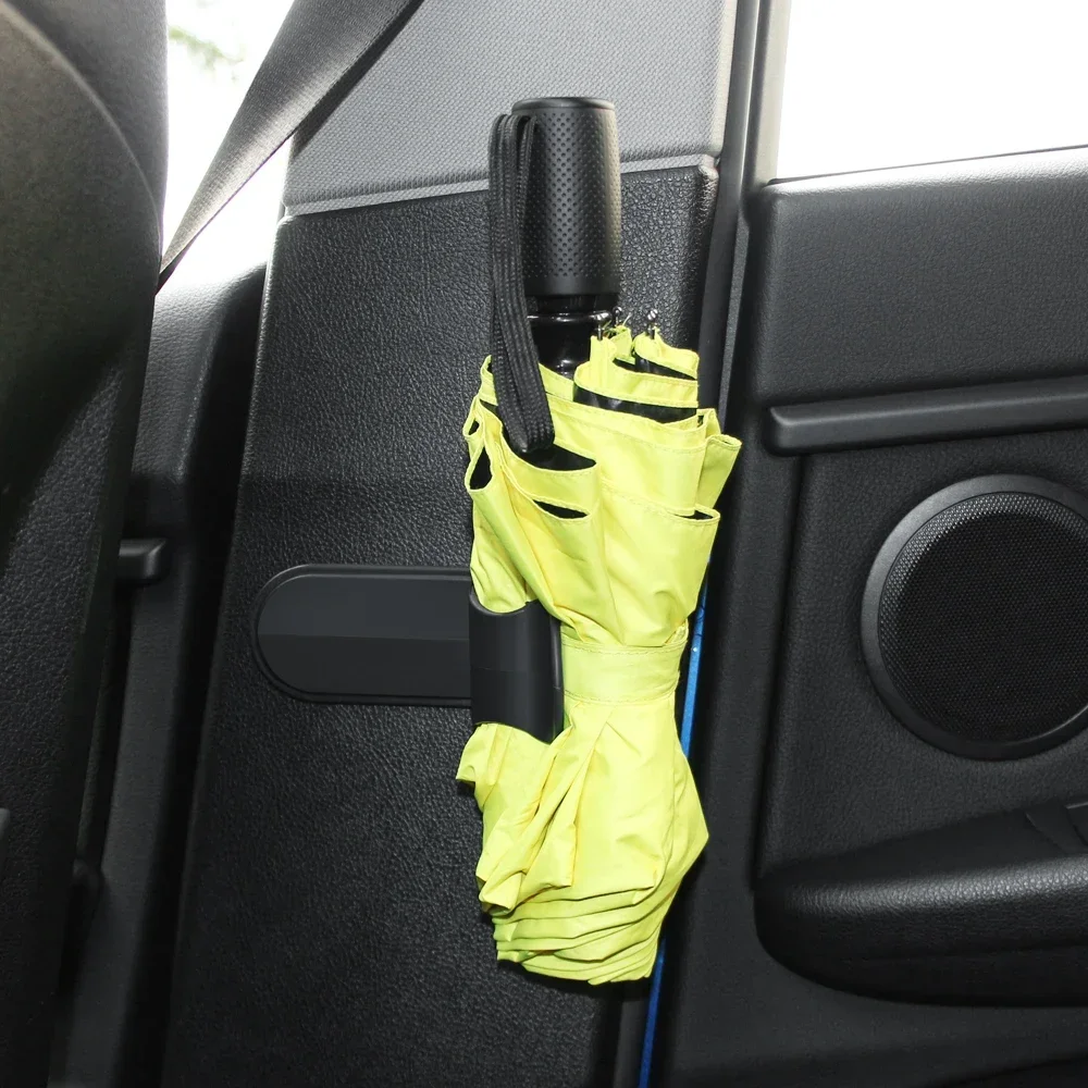 1/2PCS Auto Regenschirm Halterung Befestigungs Halterung Auto Stamm Verschluss Clip Haken Montage Halterung Innen Auto Zubehör