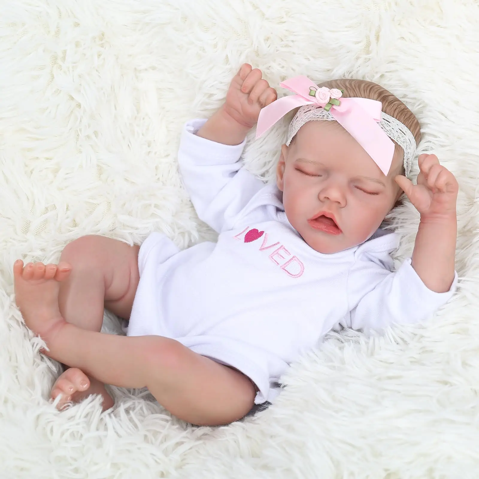 18-Zoll-Reborn-Puppe aus Vinyl |   Niedlicher Schlafstaat |   Exquisite Merkmale |   Realistischer Hautton und Ausdruck |   Bewegliche Gliedmaßen |