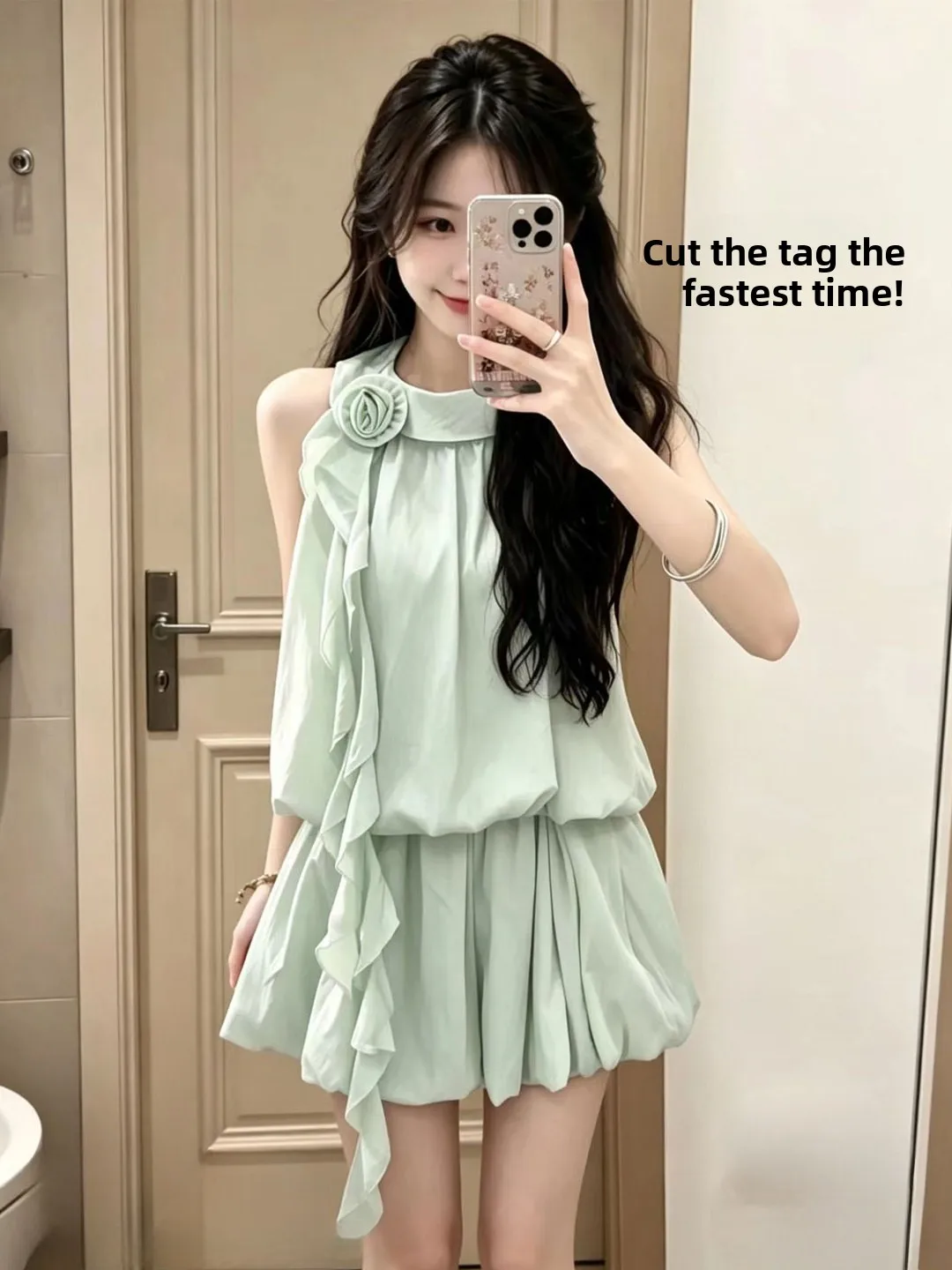 

Green Floral Print Halter Neck Short Skirt Set Women's Fashion Summer 2026 New Style Versatile High Waist Commute Style