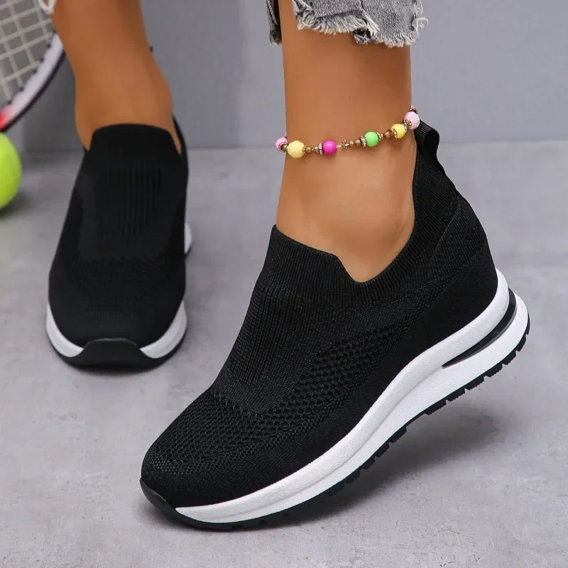 2024 New Spring and Autumn Fashion Versatile Round Toe Solid Color Mid-Heel Slip-on Mesh Breathable Women's Sports Shoes