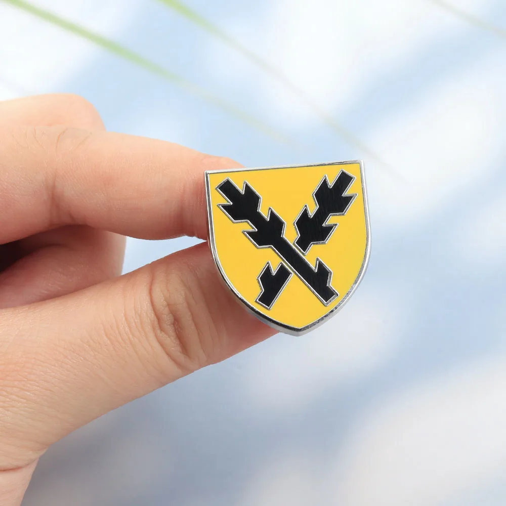 Kingdom Come Deliverance Lords of Leipa Schild-Brosche - Wappen von Sir Hans Capon Emaille-Pin, Mittelalterliches Ritter-Metallabzeichen für – Detail 4