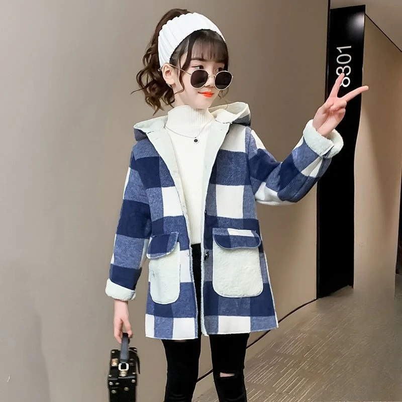 

Новинка 2023 года, осенне-зимнее стеганое твидовое пальто для девочек с клетчатым дизайном, теплая зимняя куртка средней длины на подкладке из искусственного меха для детей