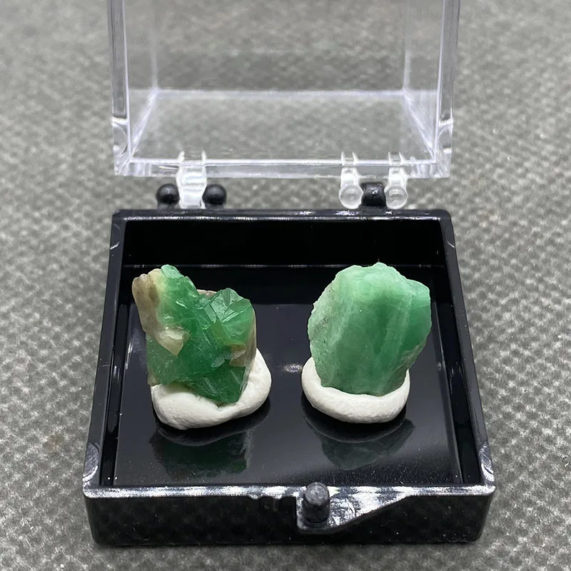 100% Natural green emerald mineral gem-grade crystal specimens stones and crystals quartz crystals +Box 3.5cm