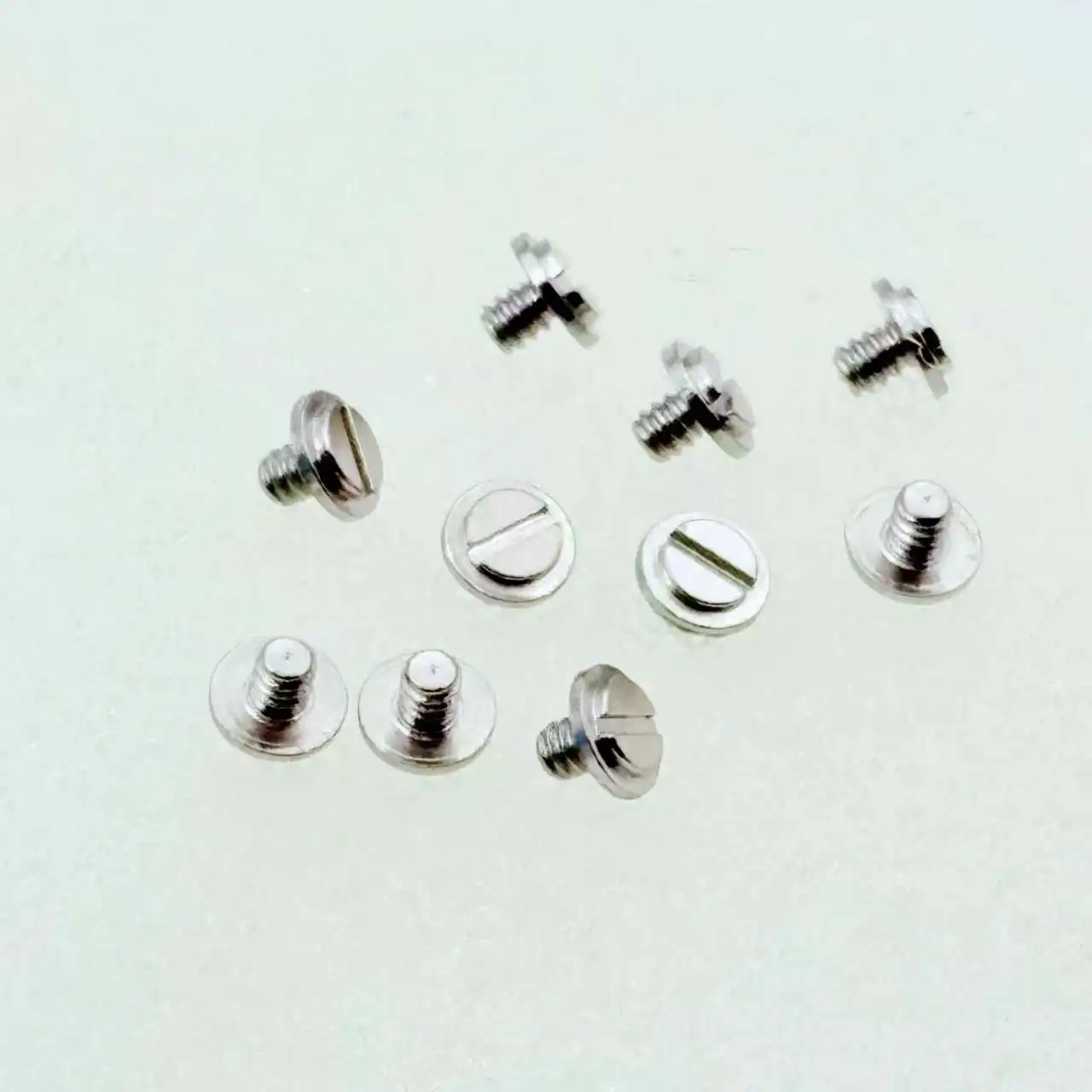 Accesorios de movimiento de reloj Hecho en China Tornillo de fijación de movimiento 3135 número 3135 5100