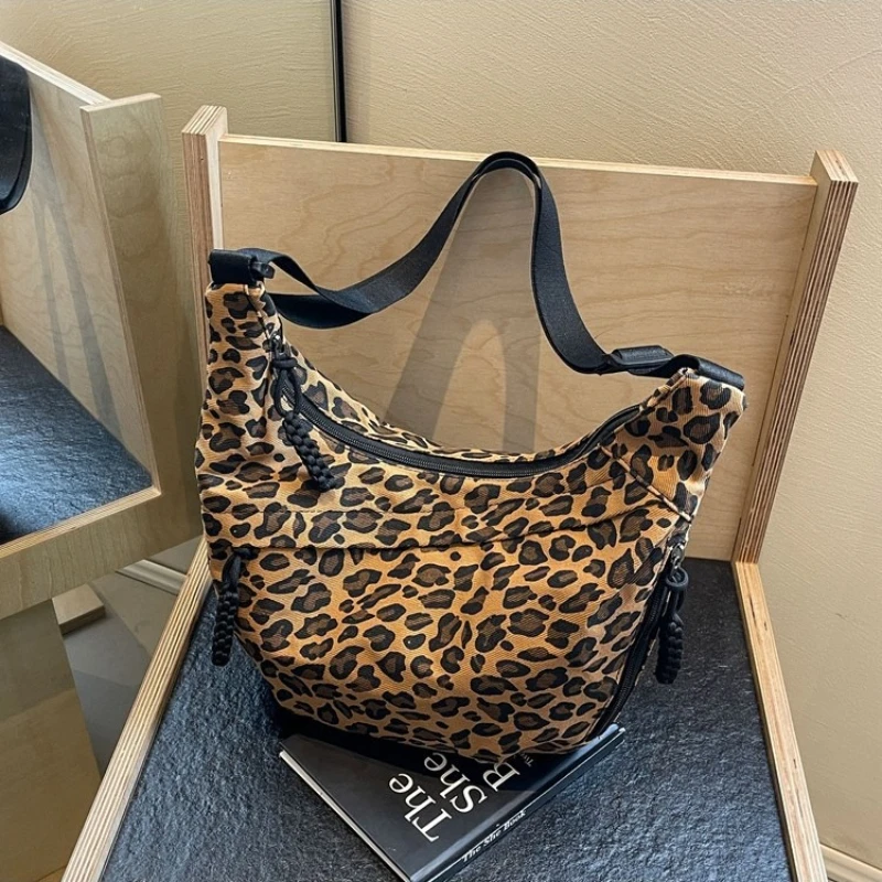 Popular Leopard Print Crossbody Bag Hobo Woman Shoulder Bag Made of Nylon Lightweight Fashionable Guangzhou High Quality Bag