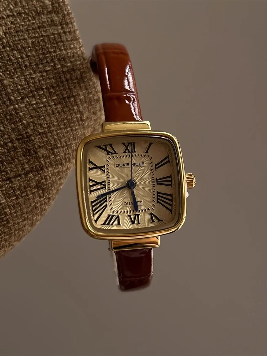 ساعة مربعة كاجوال جديدة راقية للنساء تصميم متطور مناسب للطلاب والنساء، ساعة يد نسائية عالية الجودة. #1