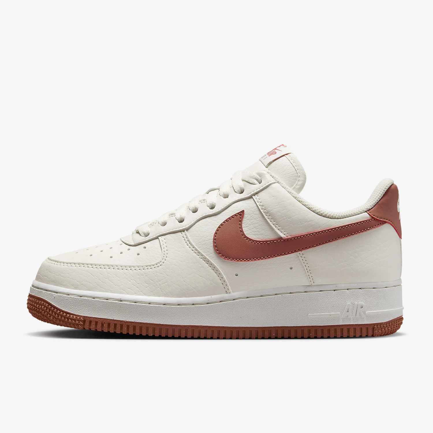 Nike ของแท้อย่างเป็นทางการ 2024 ใหม่ผู้หญิง Air Force 1 Classic Sport รองเท้าผ้าใบ DC9486-105