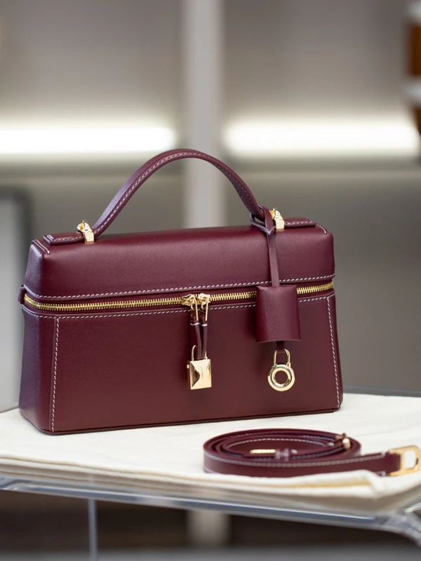 Nova Bolsa de Almoço LP23 em Couro Legítimo para Mulheres, Bolsa Pequena com F de Fivela, Bolsa de Ombro Única, Estilo Br...