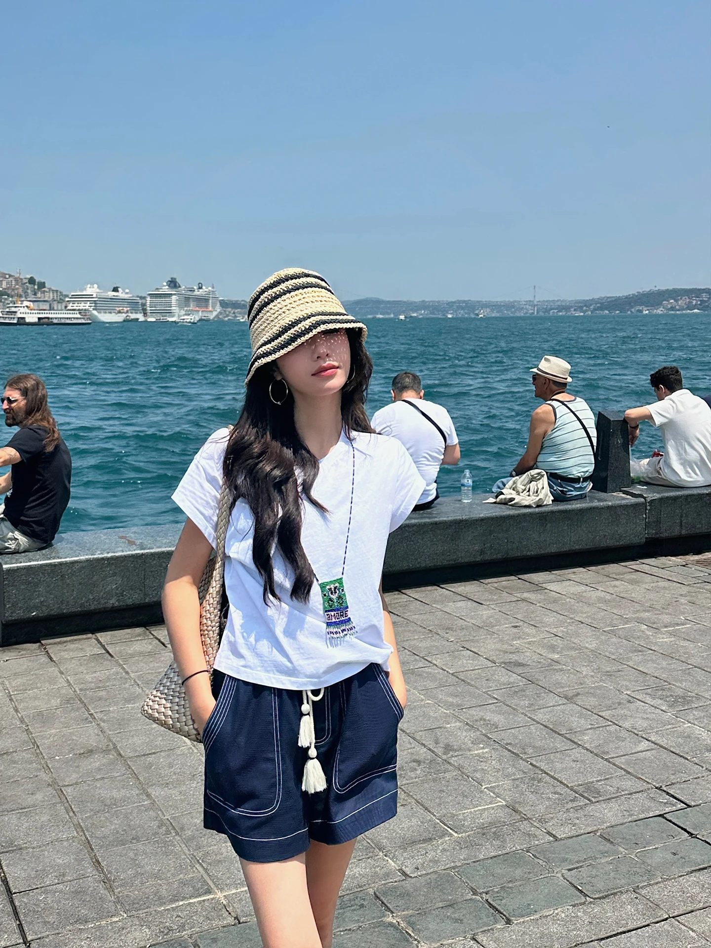 

Женская футболка ZQ с белыми бусинами и съемными украшениями, летняя, свободного кроя, для повседневной носки, с круглым вырезом, коротким рукавом, однотонная