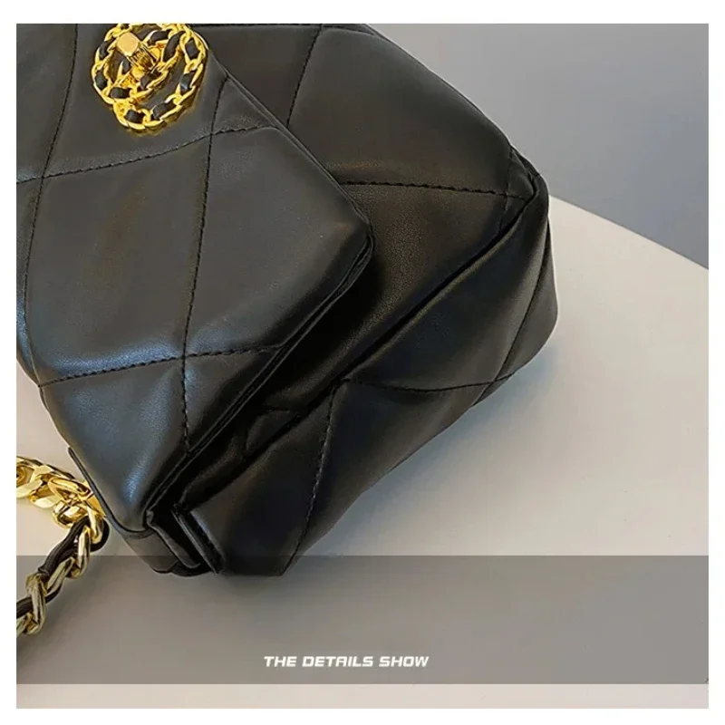 High-end Texture Casual Shoulder Messenger Bag Girl Chain Rhombus Small Square Bag Fashion Simple Luxury.