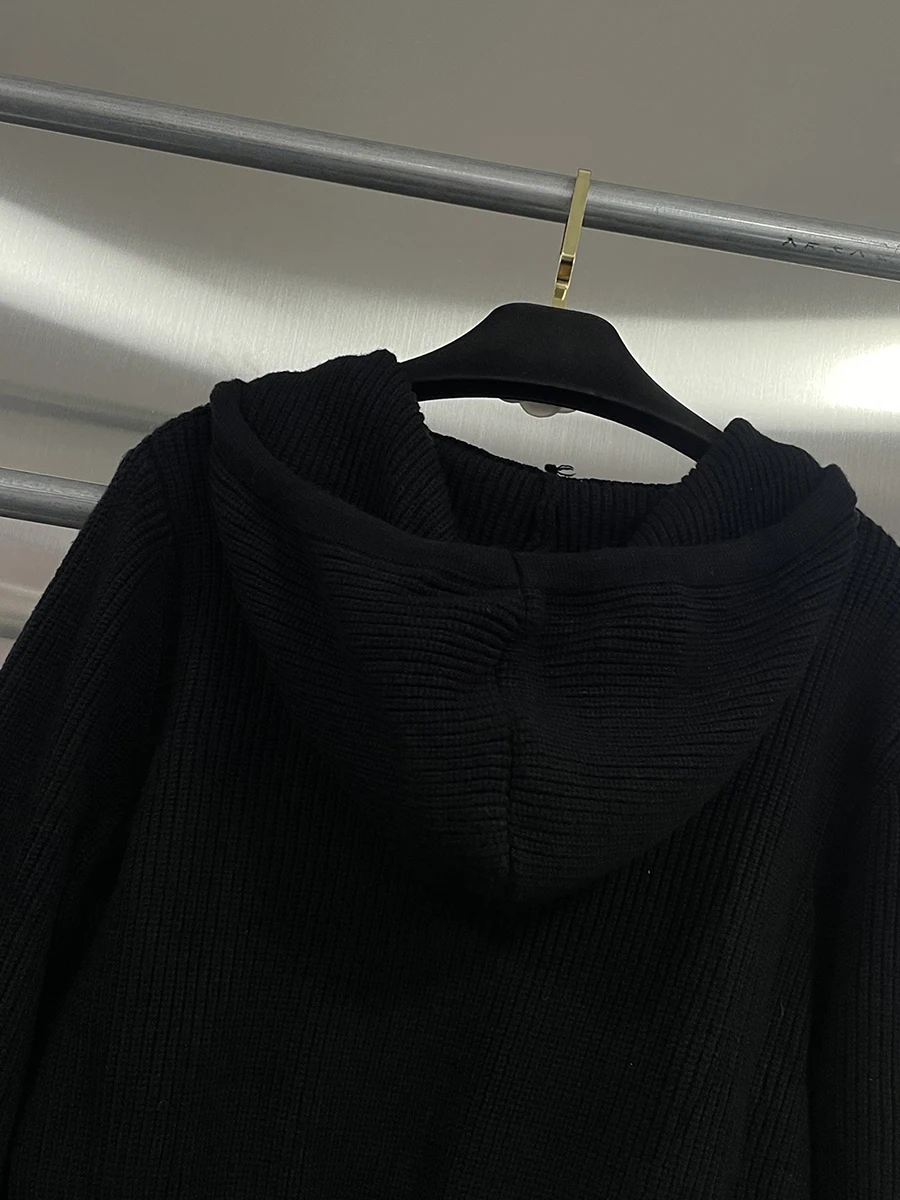 เสื้อสเวตเตอร์ CHICEVER สีดำแบบมีกระเป๋าต่อผ้า ดีไซน์สตรีทแวร์ทรงหลวม แขนยาว มีฮู้ด สำหรับผู้หญิง สไตล์แฟชั่นฤดูใบไม้ร่วง