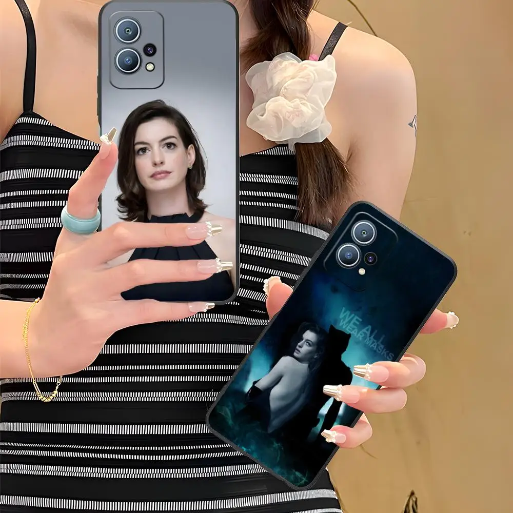 Anne Hathaway Mobil…