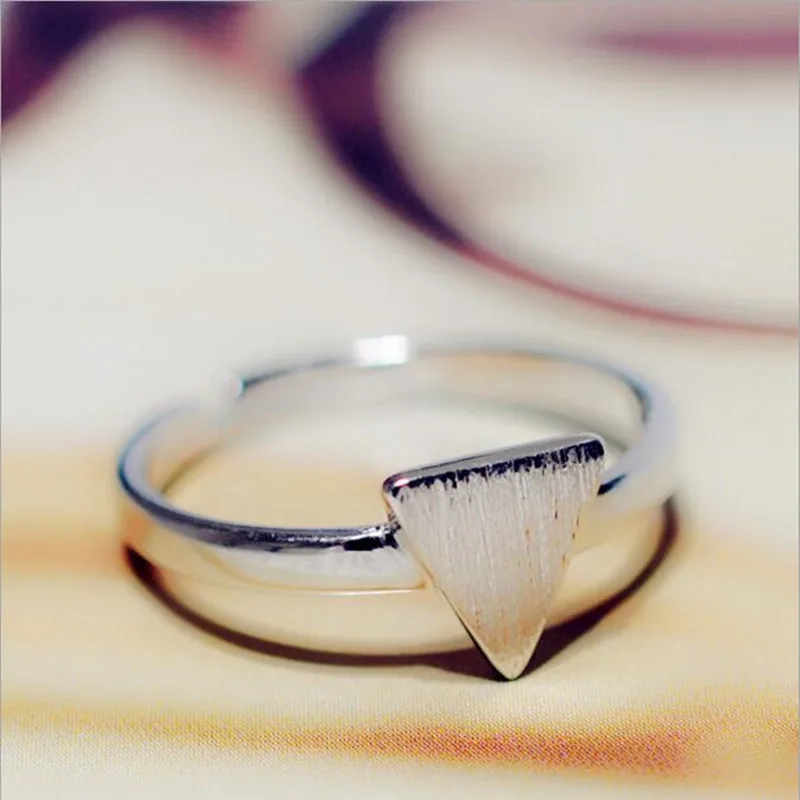 

Кольцо из серебра 925 пробы, с геометрическим рисунком