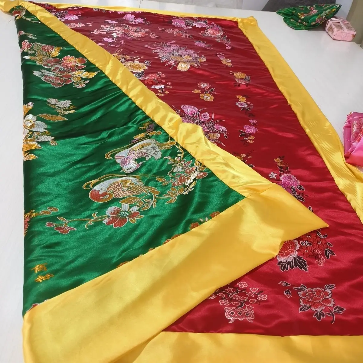 No cotton filling Glossy satin silk cover with single-sided zipper bedspread home bedding