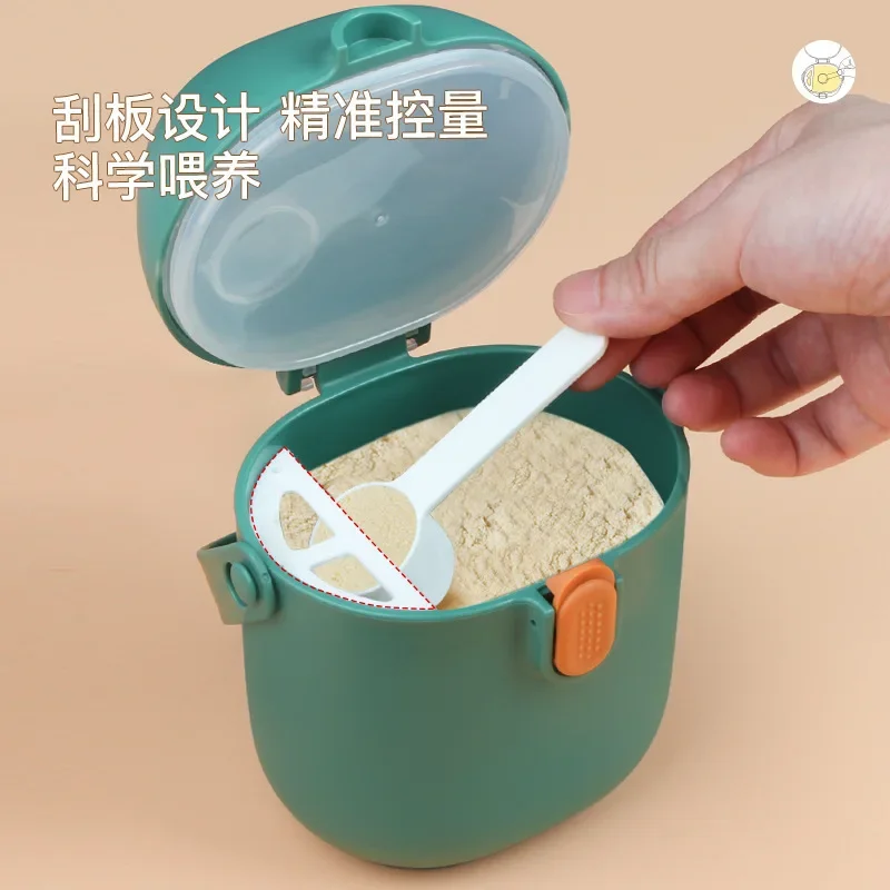 Portable milk powder box out baby baby complementary food box sealed moisture-proof milk powder compartment storage box