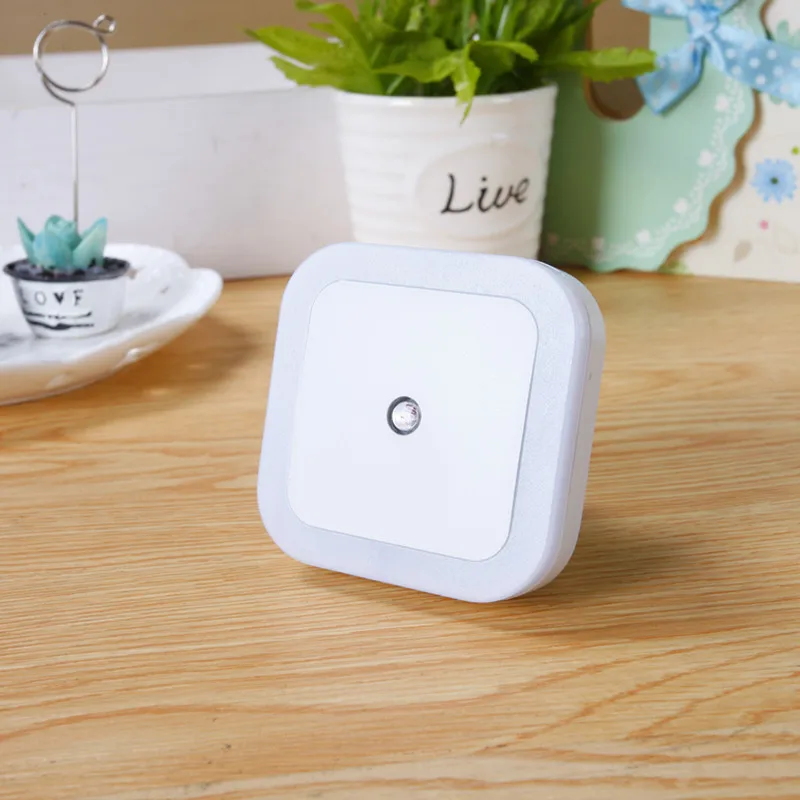 Lampada da letto a luce notturna novità di moda romantica 0.5w per lampadine a Led per bambini batteria a secco di emergenza atmosfera scheda di colori della spina