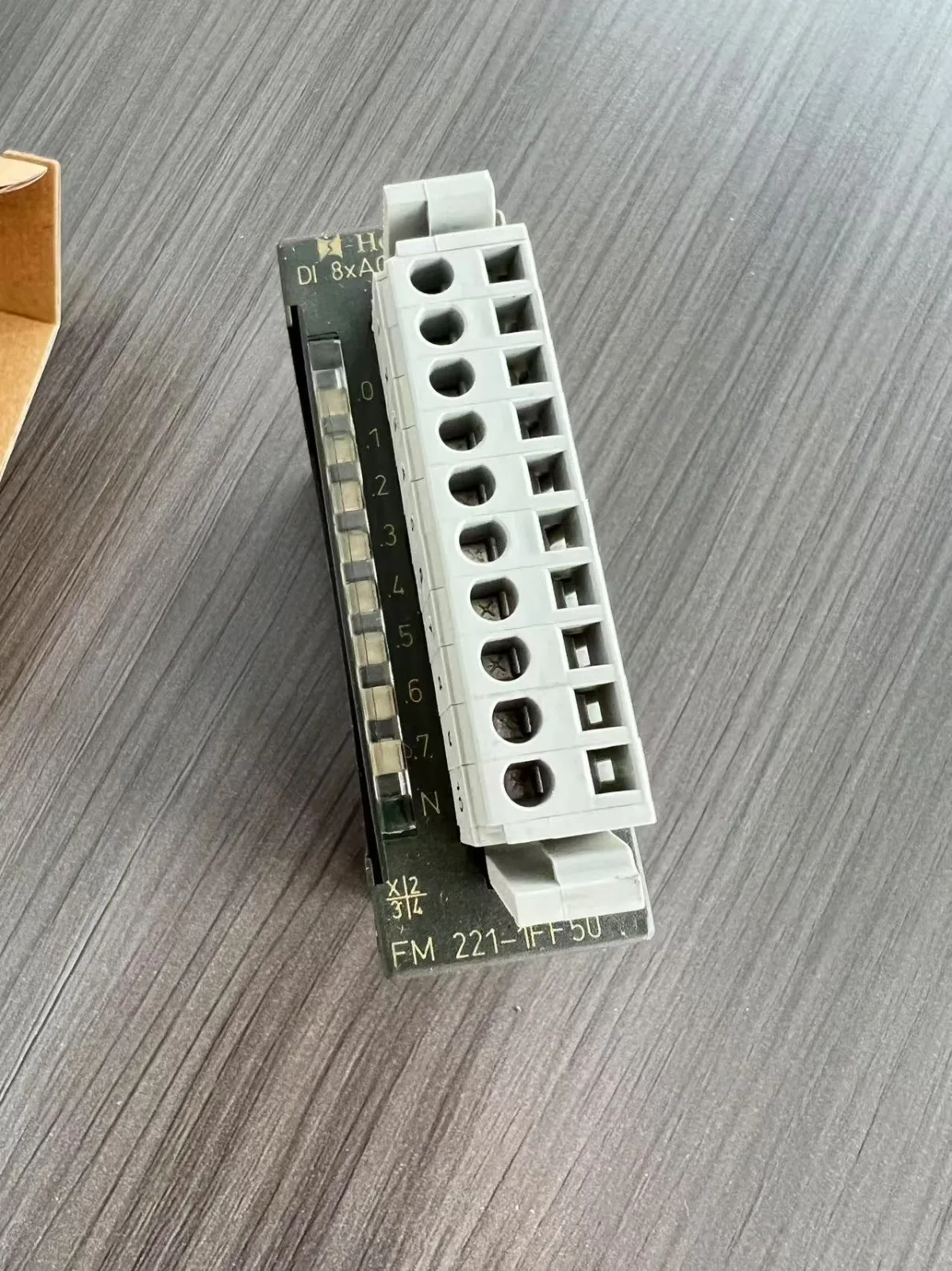 221-1FF50  SM221 Digital Input, 8DI, 180-265VAC